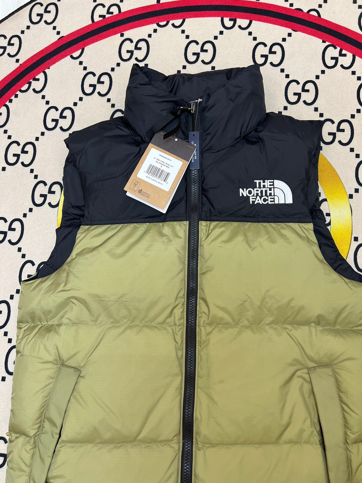 The North Face White and Black Colorblock Puffer Vest（副本）